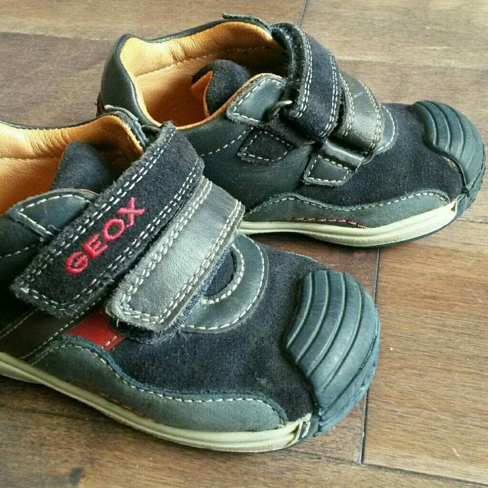 Size 5.5 Toddler boy girl  Geox Shoes